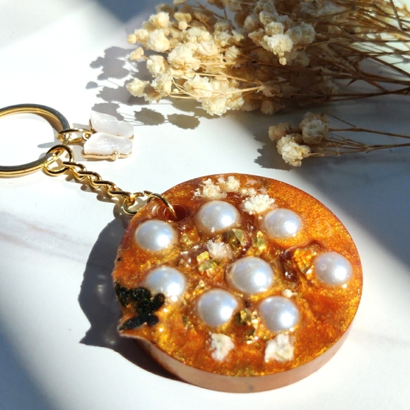 Handmade Caramel Resin Keychain - Picture 4 of 4